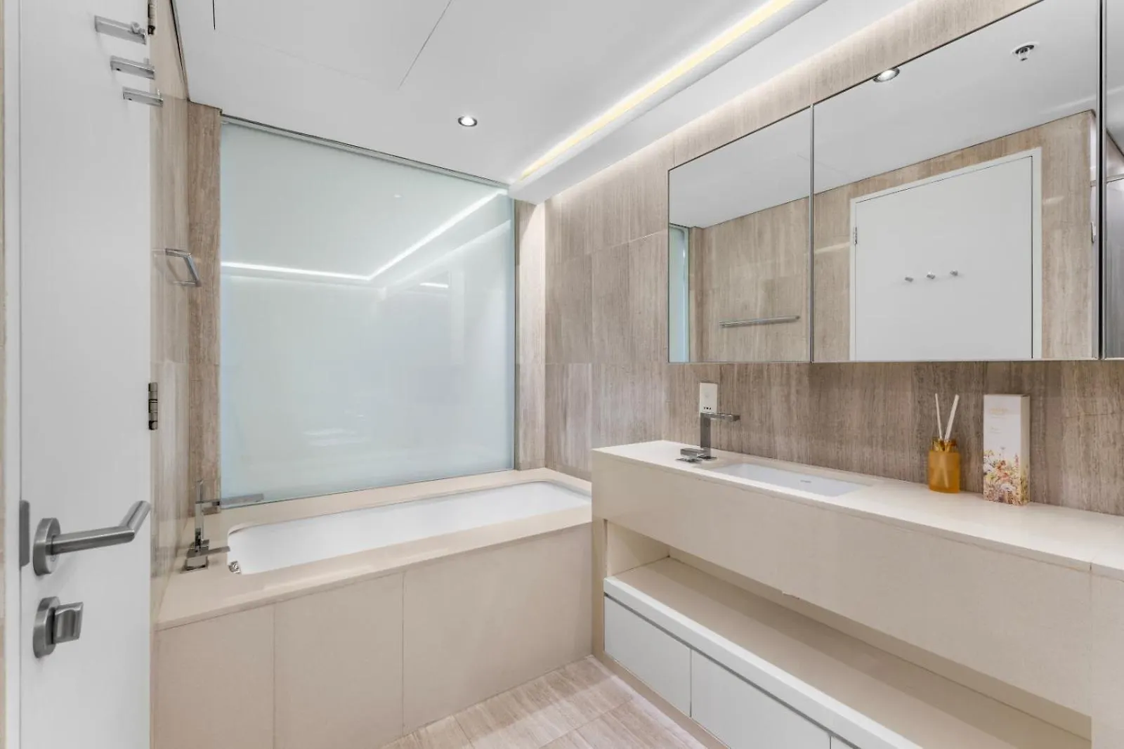 Palazzo Versace Luxury Living - 1Br Apt Dubai